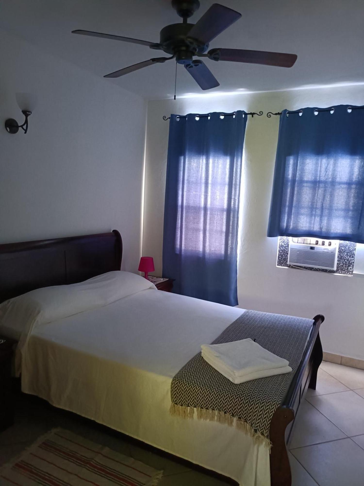 Holiday Home Belvedere Dickenson Bay Room photo