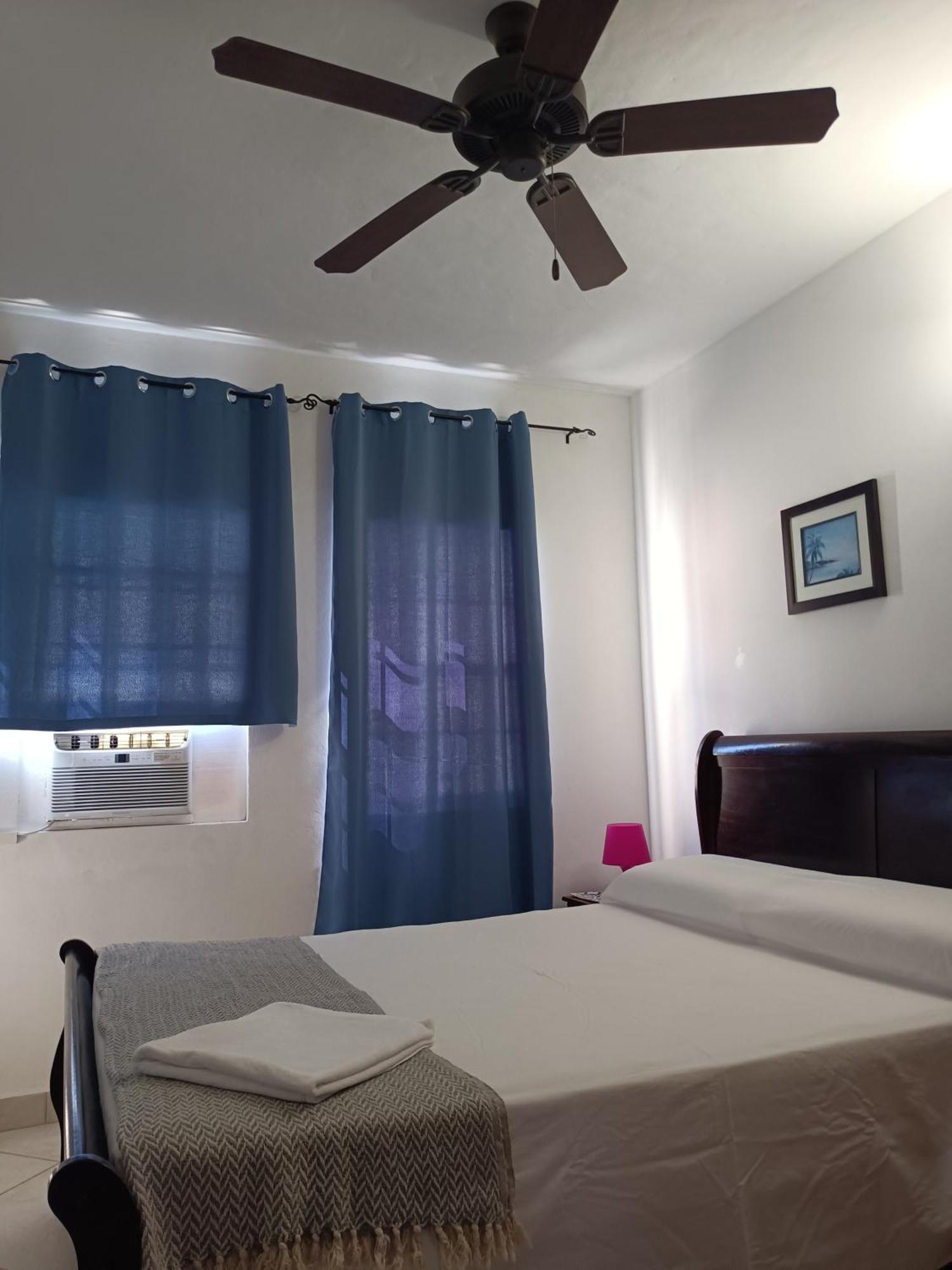 Holiday Home Belvedere Dickenson Bay Room photo
